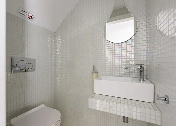 Villa Helen Front Luxury